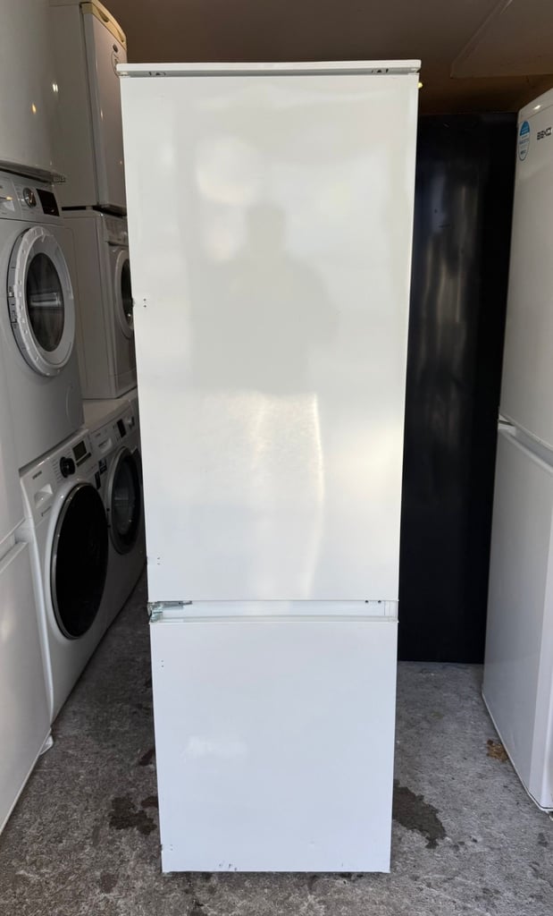 Smeg Integrated Fridge Freezer With Free Delivery N Warranty 