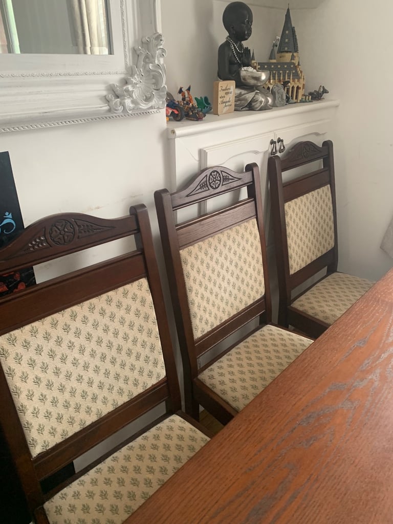 Dinning Table and 6 Chairs 