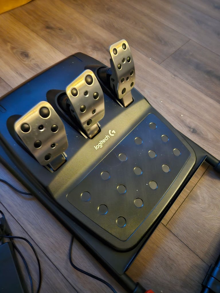 Logitech G29 steering wheel and seat ps4/5