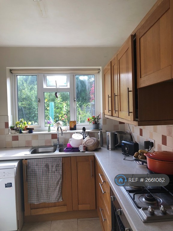 3 bedroom house in Harcourt Drive, Canterbury, CT2 (3 bed) (#2661082)