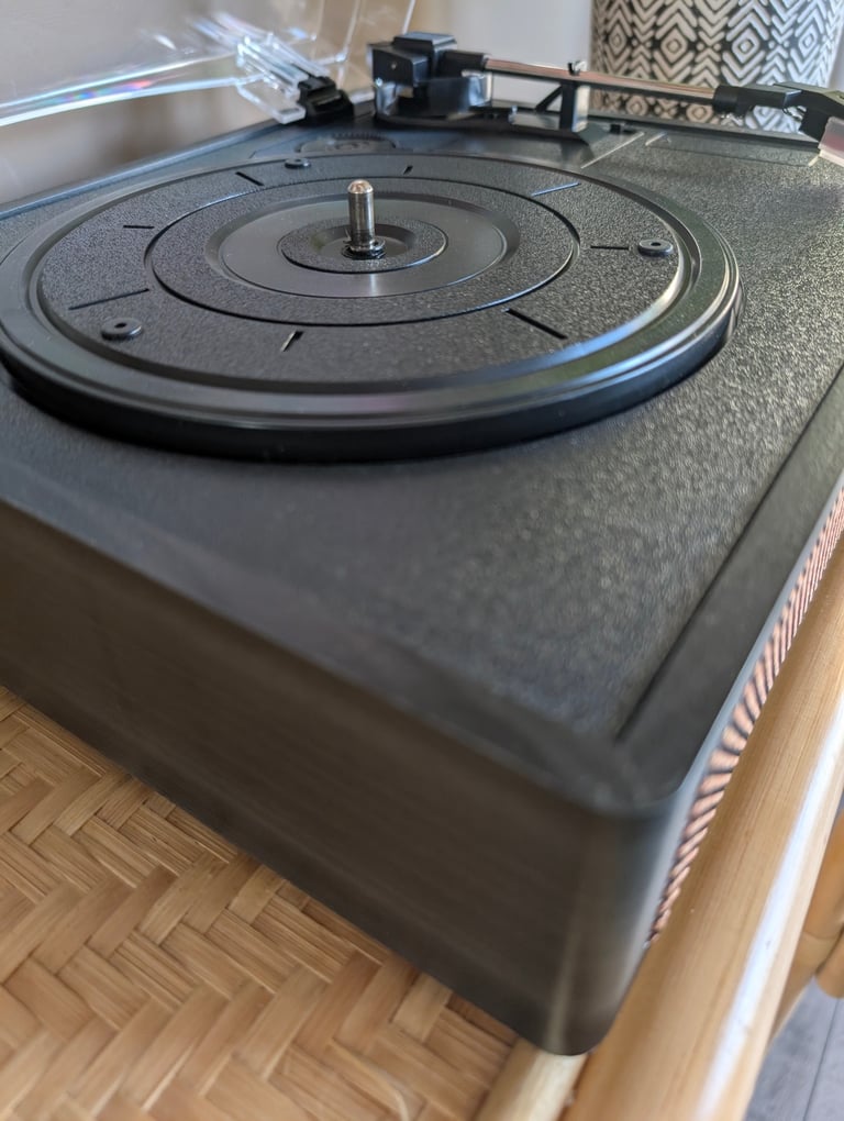 image for Stylish Record Player in Retro Black