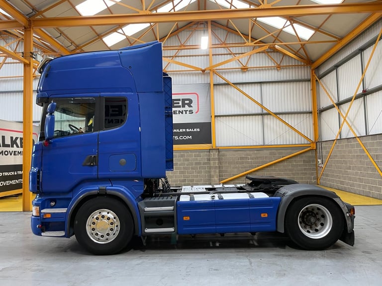 SCANIA V8 R500 TOPLINE LEFT HAND DRIVE 4X2 TRACTOR UNIT - 2005 - LX05 NZT