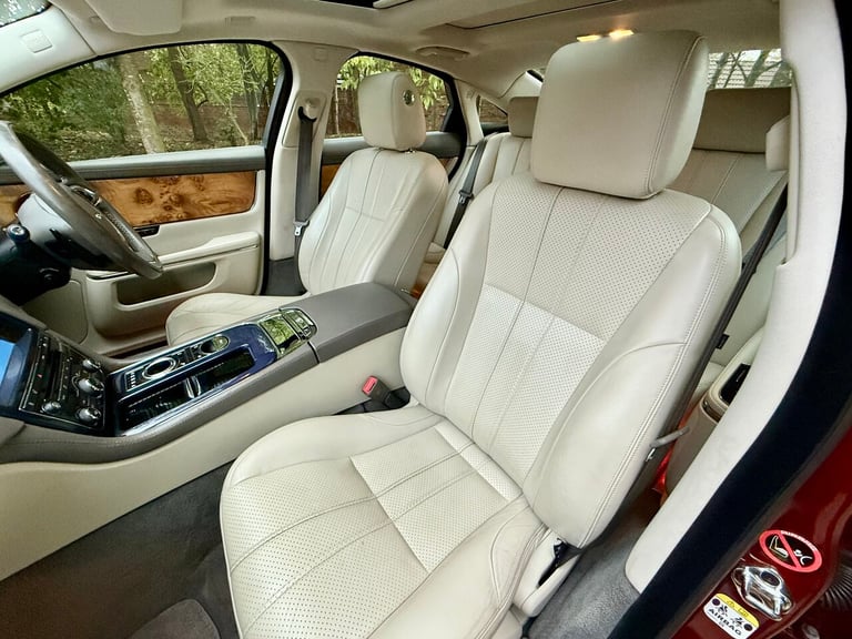 2010 Jaguar XJ 3.0d V6 Premium Luxury 4dr Auto SALOON DIESEL Automatic