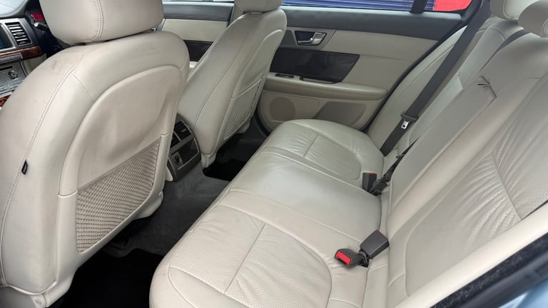 2011 Jaguar XF 3.0d V6 Premium Luxury 4dr Auto SALOON Diesel Automatic
