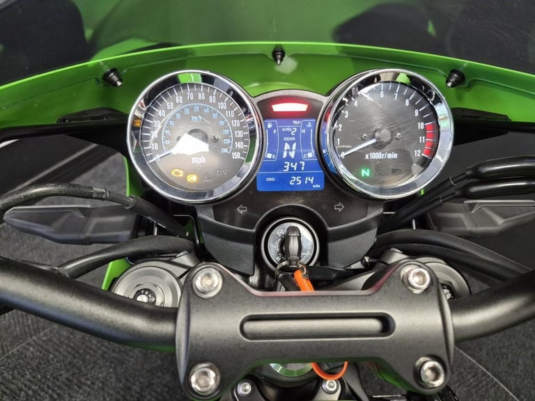 Kawasaki Z900 RS cafe 2514 miles nice extras