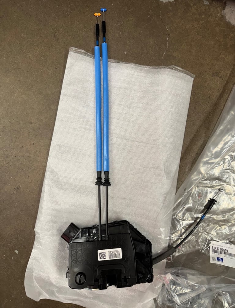 Genuine Brand New Hyundai Door Latch Assy Rear 81420D7610