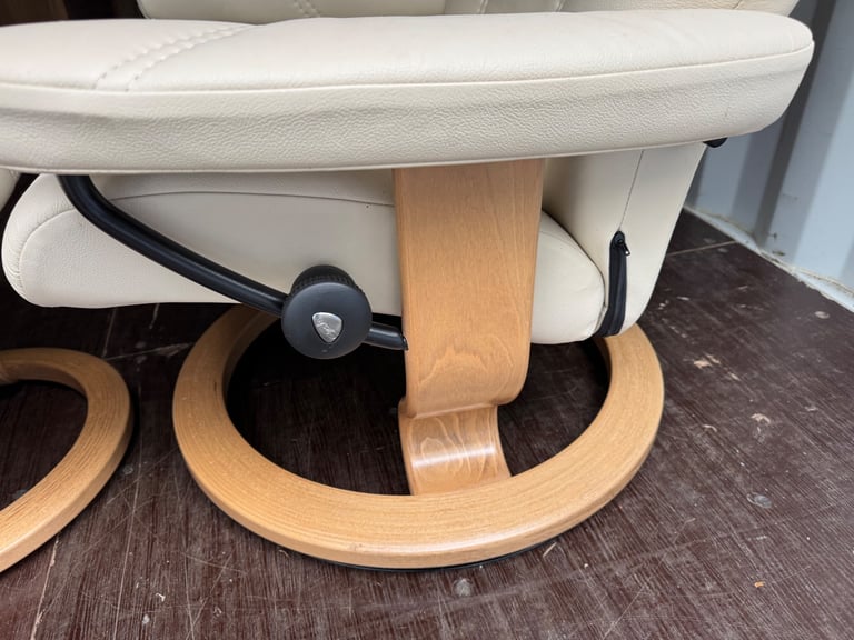Ekornes Stressless Cream Leather Chair reclining & Footstool Possible Delivery 