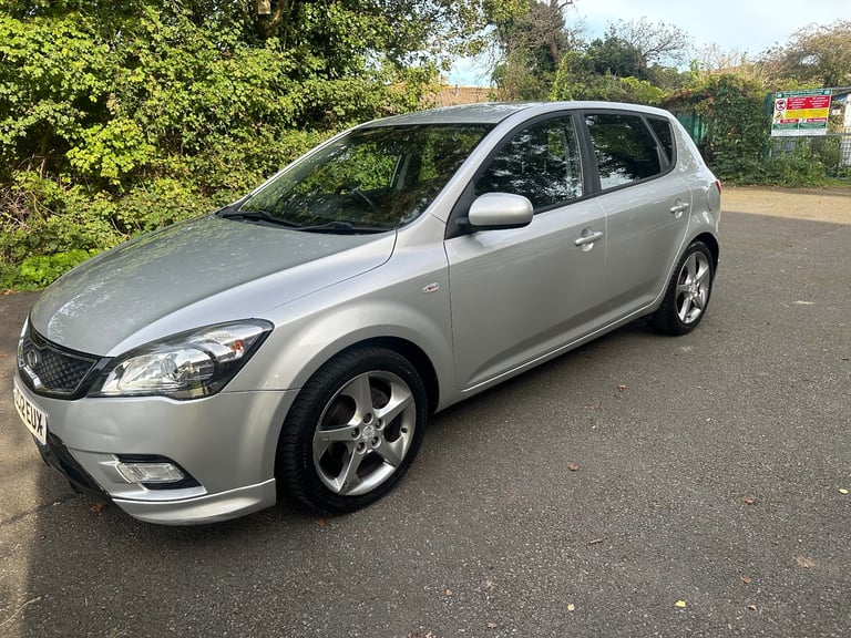 image for 12 reg Kia Ceed 3 1.6 CRDI Diesel 5 Door £35 road tax.