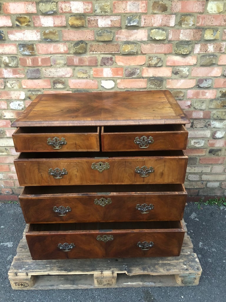 Antique 18th century Queen Ann Walnut chest of drawers 
