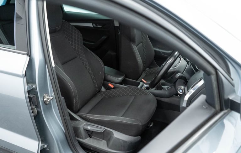 2021 21 SKODA KAROQ 1.5 TSI ACT SE TECHNOLOGY SUV 5DR PETROL MANUAL EURO 6 (S/S)