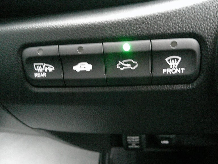 HONDA JAZZ 1.4 i-VTEC ES Plus 2014