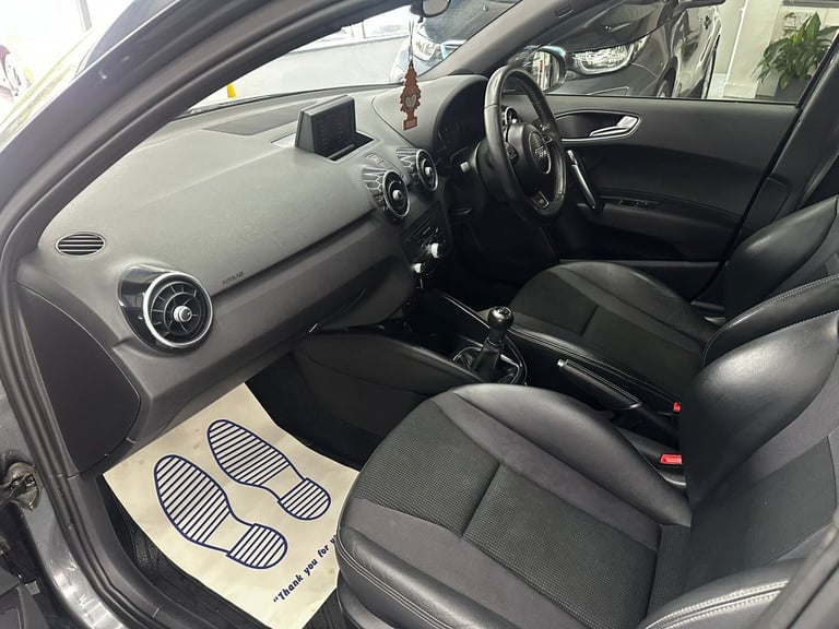 AUDI A1 1.6 TDI S line 2013
