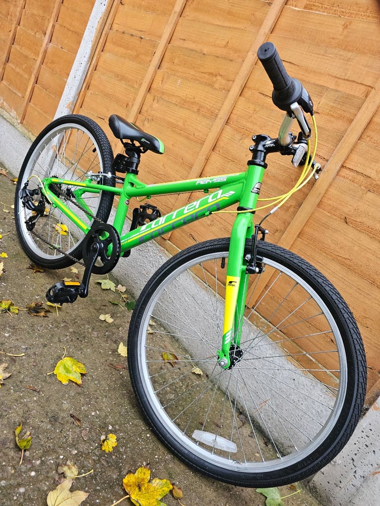BIKE 24" WHEEL CARRERA LIGHTWEIGHT 6-SPEED HYBRID - Age Range 7-11 Years £128