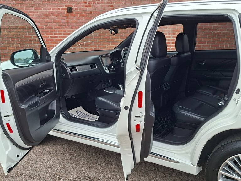 2021 21 Mitsubishi Outlander 2.4 PHEV Dynamic CVT Auto 4WD 13.8kWh. 1 Owner.
