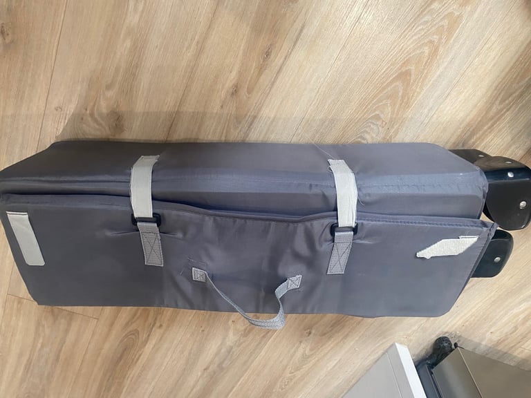 Travel cot Mamas and papas 