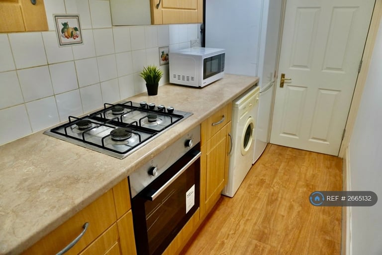 3 bedroom flat in Waverley Road, Redland, BS6 (3 bed) (#2665132)