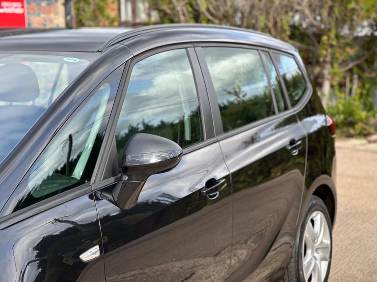 2013 Vauxhall Zafira Tourer 1.8 16V Exclusiv Euro 5 5dr Petrol