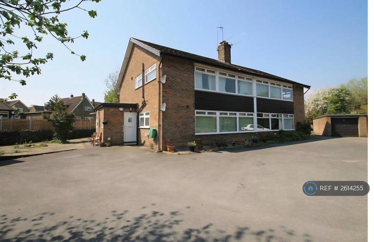 2 bedroom flat in Kirklands Court, Menston, Ilkley, LS29 (2 bed) (#2614255)