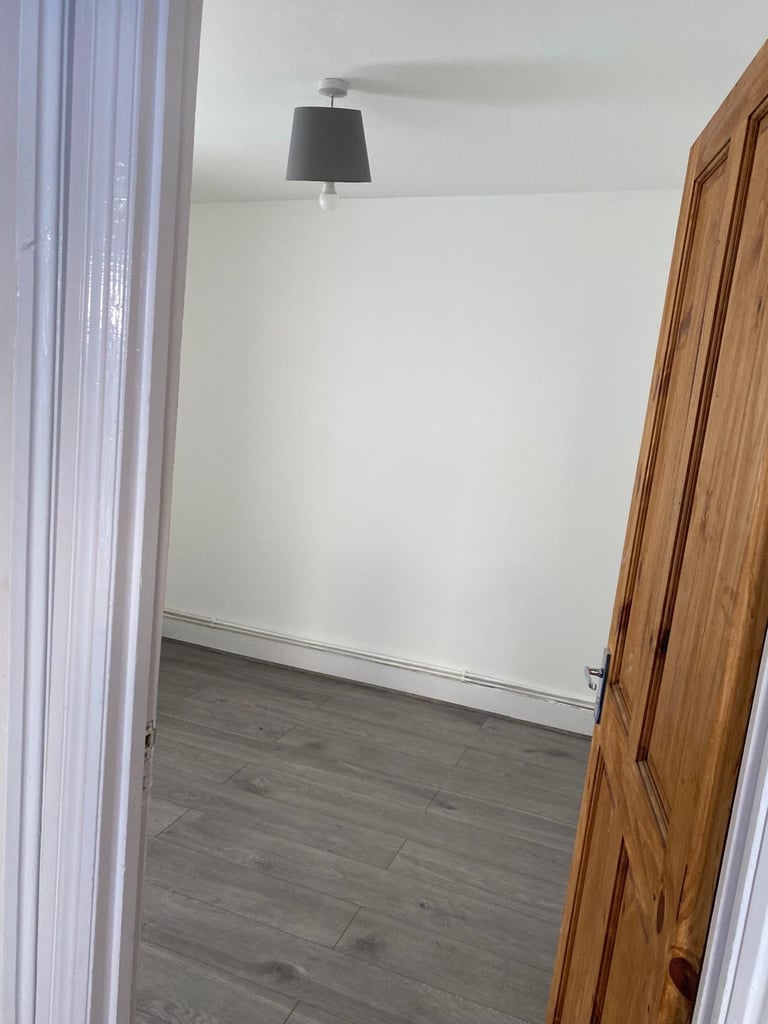 2 Bedroom Flat (Newbury Park)
