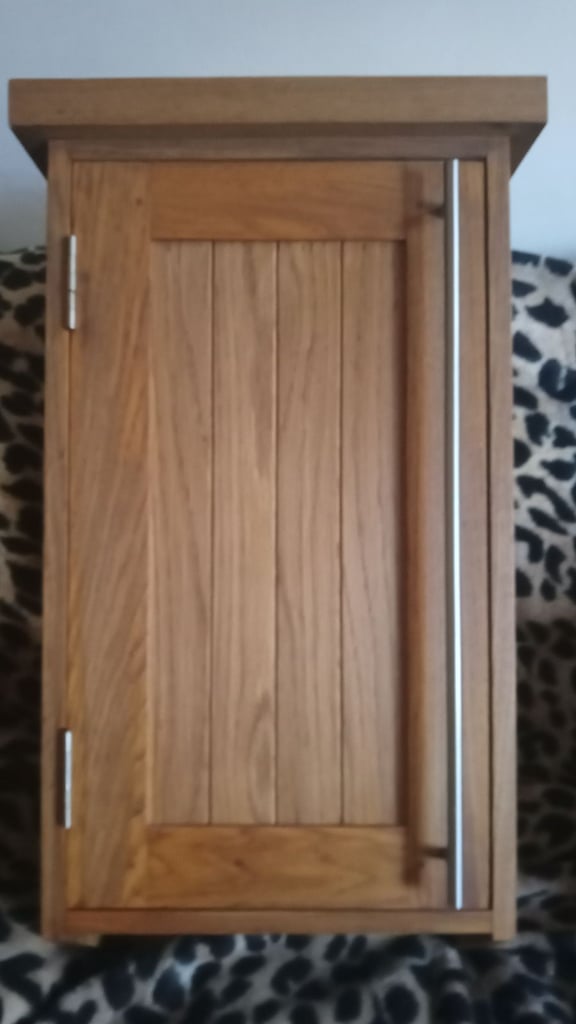 Solid oak bathroom unit two glass shelves new high 31 wide 15 inches top 17 inches £80