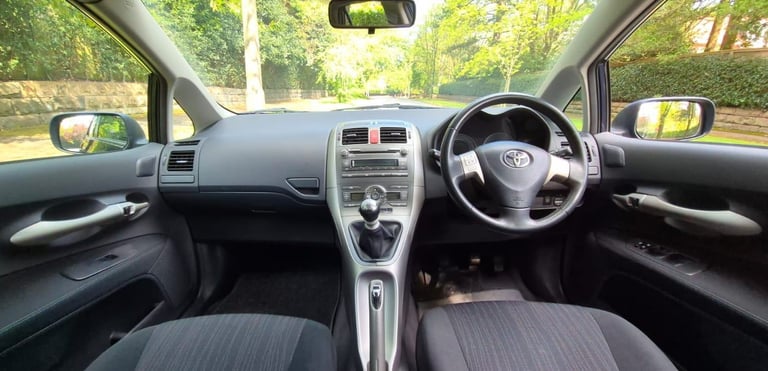 Toyota Auris 1.3 TR. Very low mileage. Comprehensive Service History 