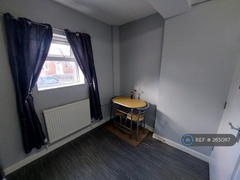 Studio flat in Furnace Lane, Telford, TF2 (#2650117)