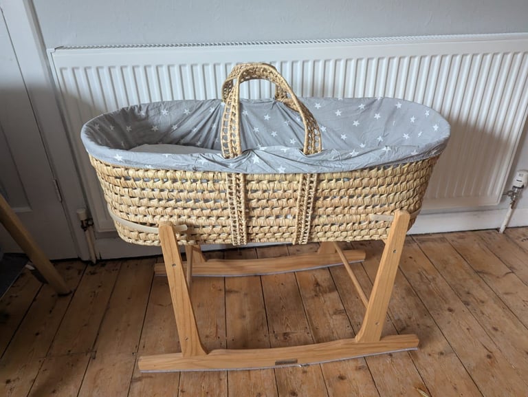 lair de Lune Moses Basket with Green Sheep Natural Mattress - Rocker Stand