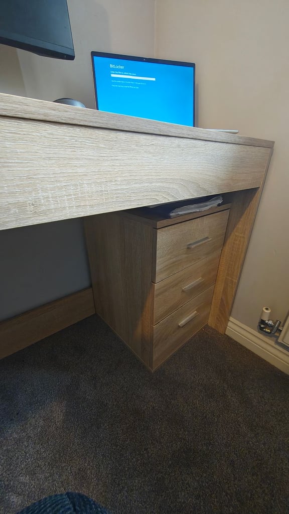 Office desk with drawers, great condition, bargain