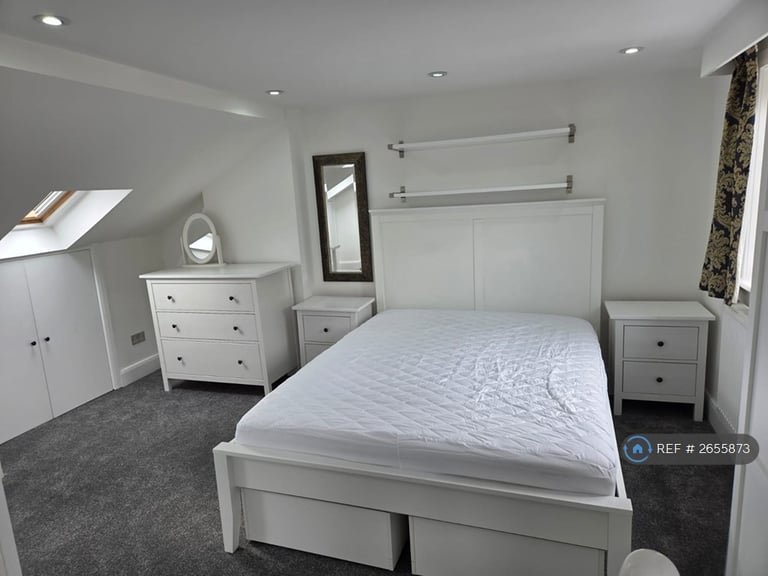 2 bedroom flat in New Southgate, London, N11 (2 bed) (#2655873)