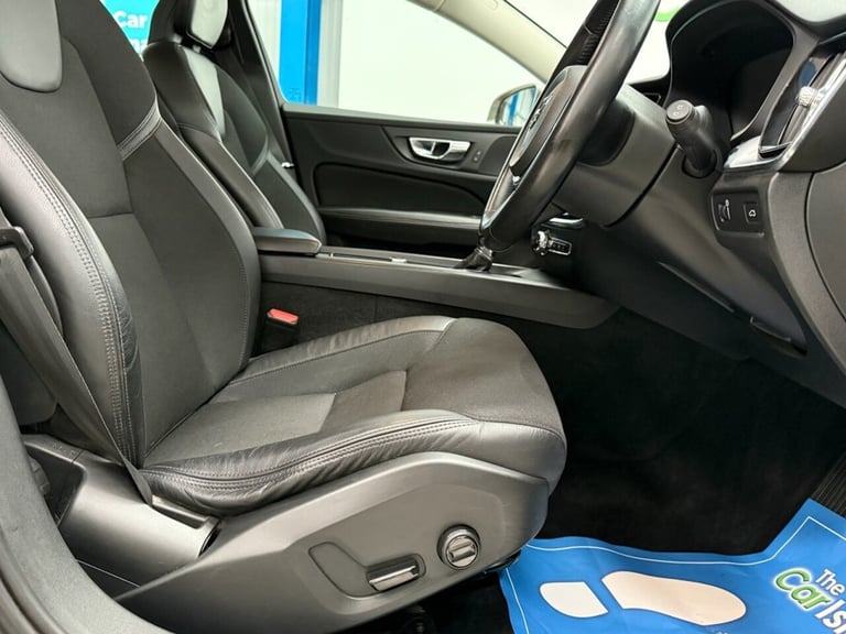 2019 68 VOLVO V60 2.0 D4 MOMENTUM ESTATE 5DR DIESEL AUTO EURO 6 (S/S) (190 PS) D