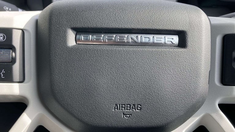 2025 Land Rover Defender 3.0 D250 X-Dynamic SE 90 3dr Auto ESTATE DIESEL Automatic