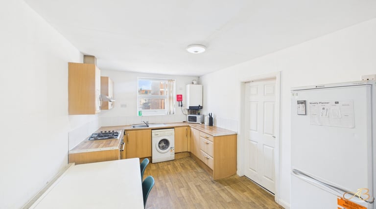 **DOUBLE ROOMS - AVAILABLE NOW**