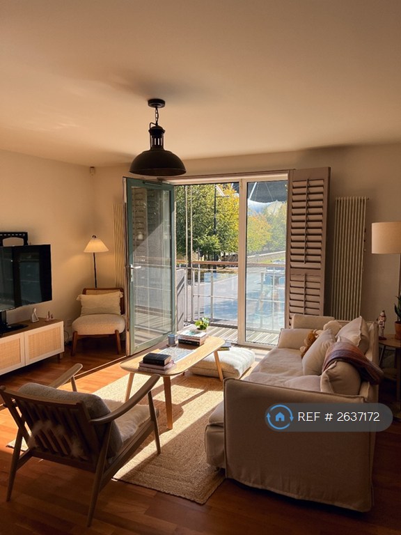 2 bedroom flat in Holyrood, Edinburgh, EH8 (2 bed) (#2637172)