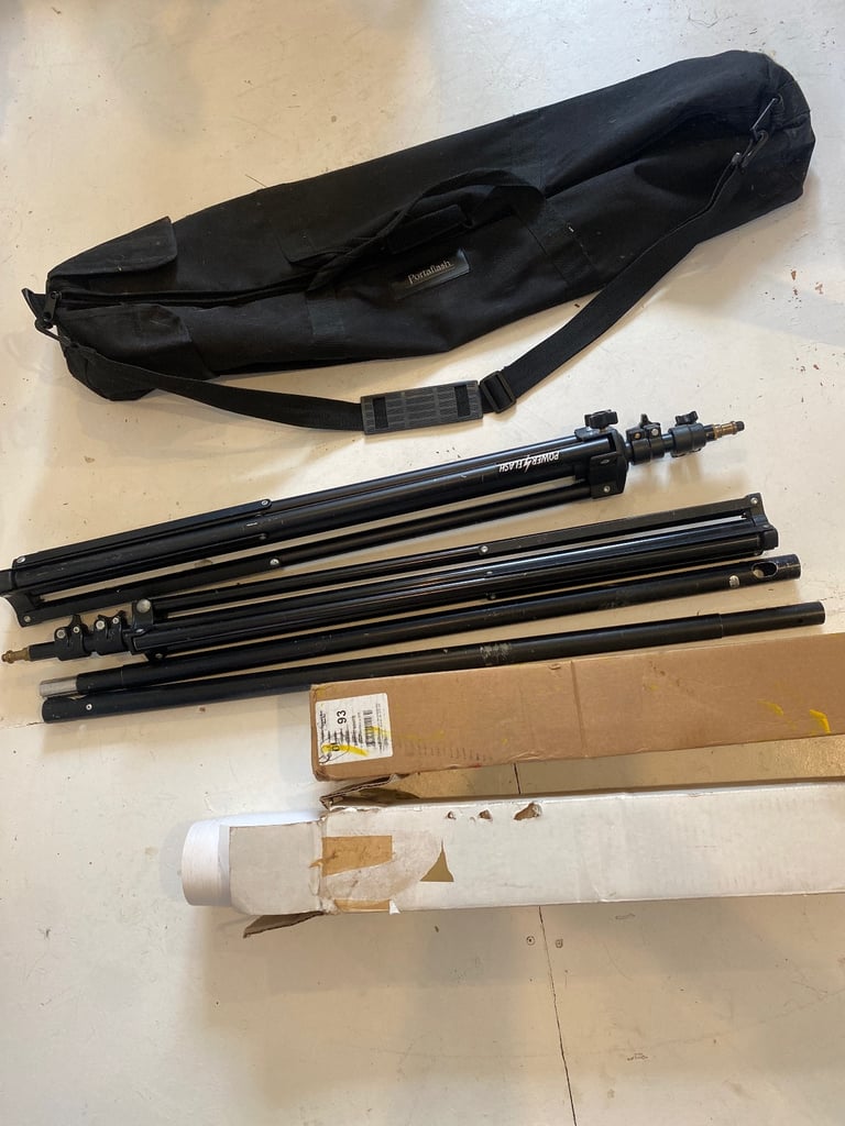 PowerFlash portable studio backdrop stand & rolls paper white paper