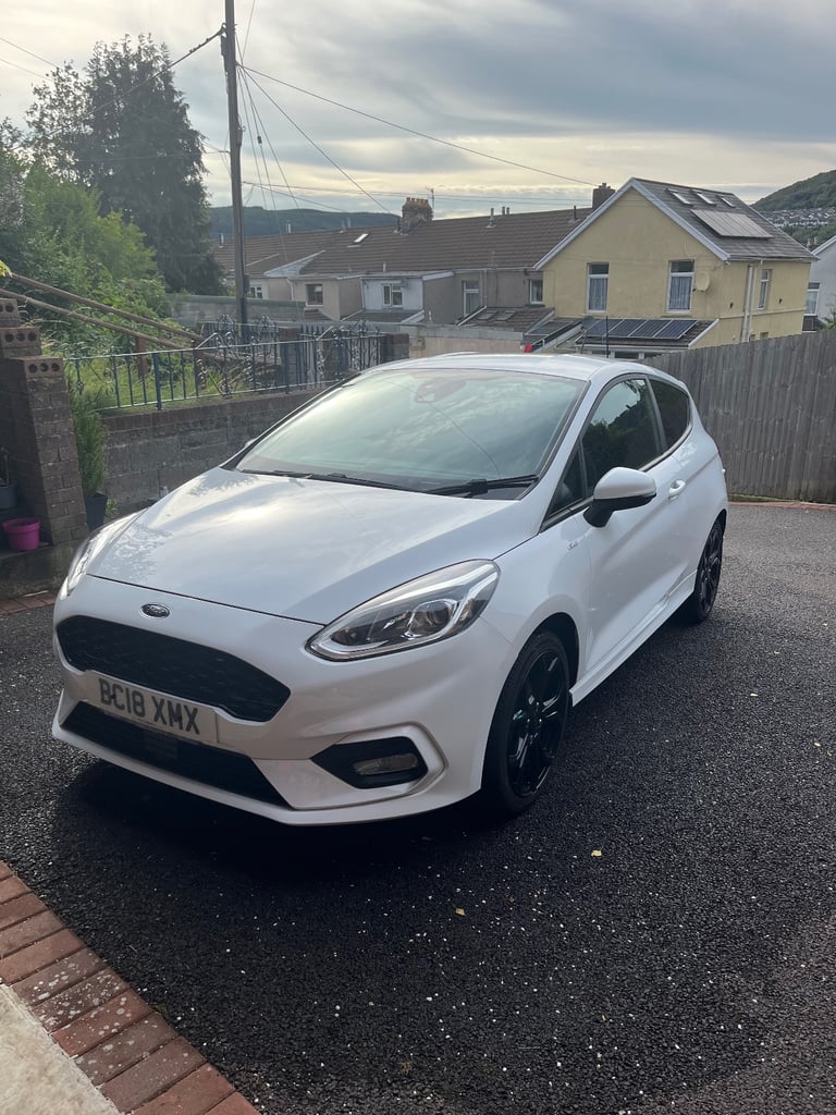 2018 1L Ford Fiesta ST Line - 3 door - White - B&O speaker system 
