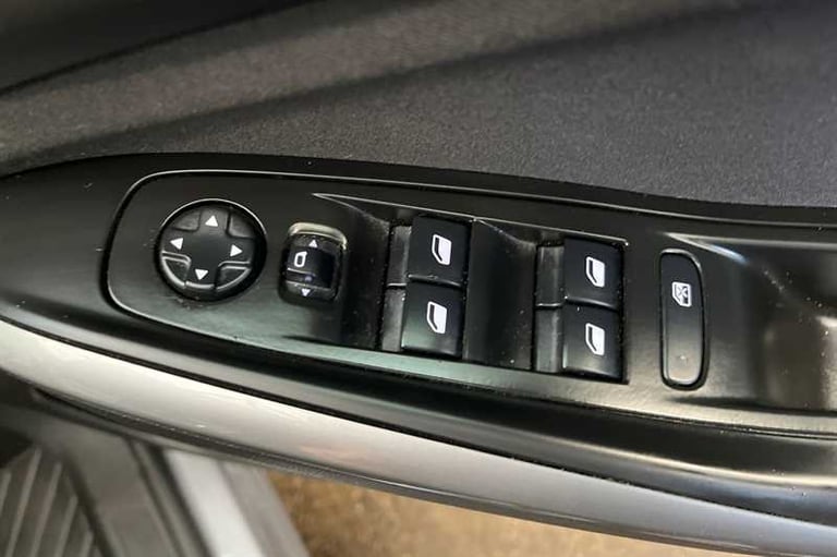 2018 Vauxhall Grandland X 1.5 Turbo D SE 5dr HATCHBACK DIESEL Manual