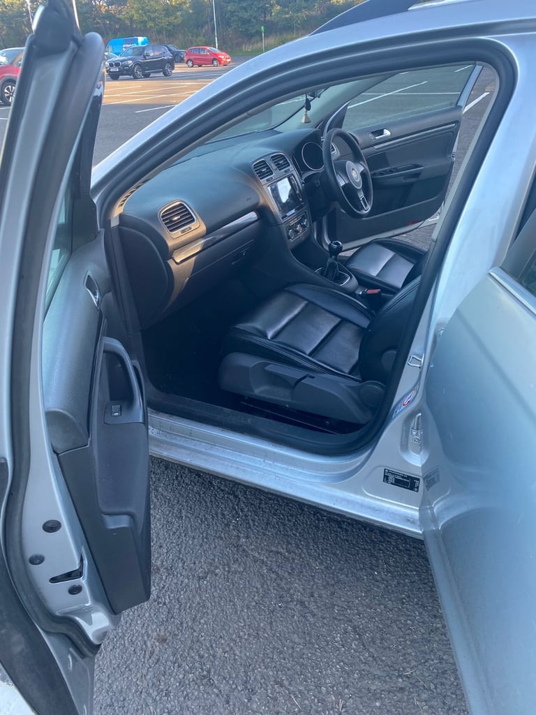 MOT March 2026, Apple car-play, £20 tax, Volkswagen, GOLF, Estate, 2010, Manual, 1598 (cc), 5 doors