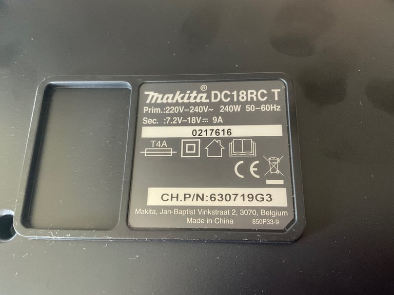 Makita genuine brand new battery charger