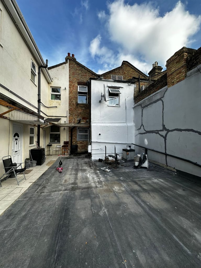 ✨ Spacious 1-Bedroom Flat in a Prime Sutton Location ✨