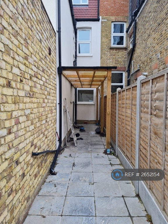 7 bedroom house in Tottenham, London, N15 (7 bed) (#2652154)