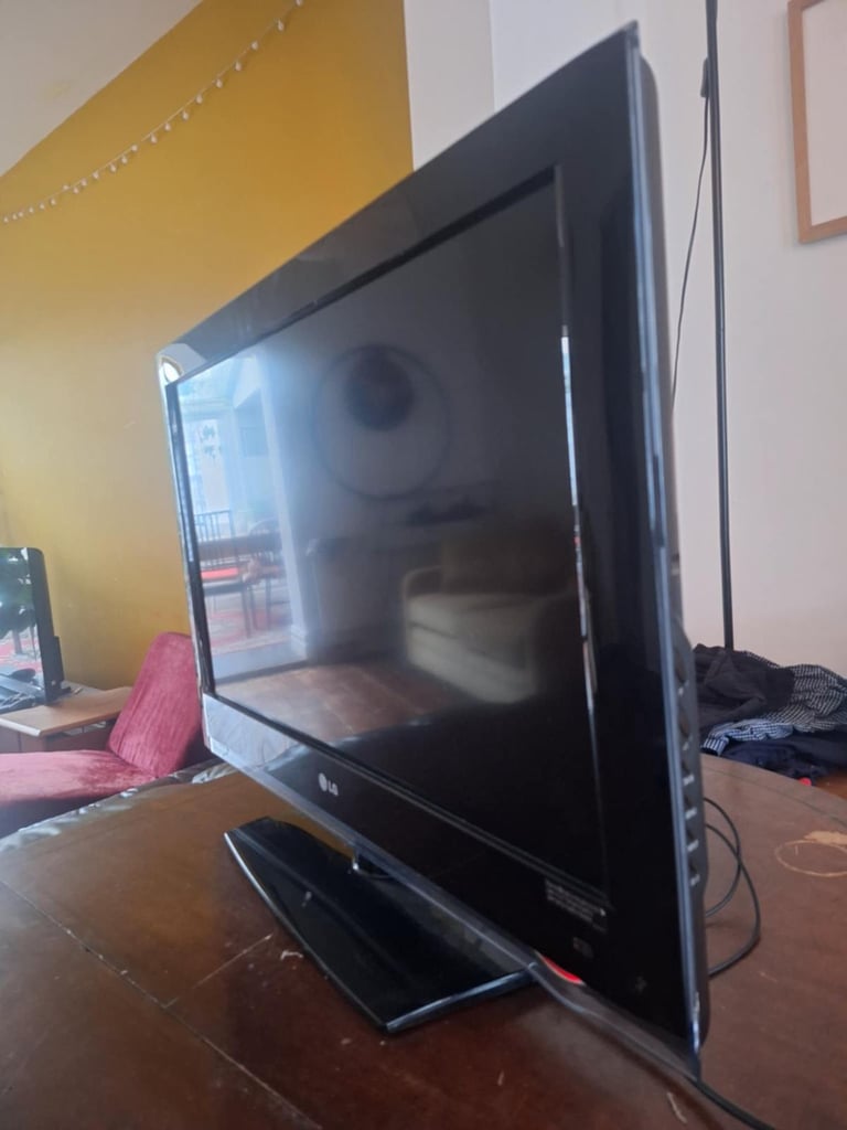 LG 32" TV model no. 32LH4010
