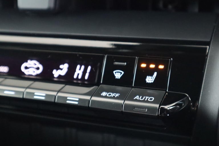 2024 Toyota C-HR 1.8 VVT-h Design CVT Euro 6 (s/s) 5dr HATCHBACK PETROL/ELECTRIC Automatic