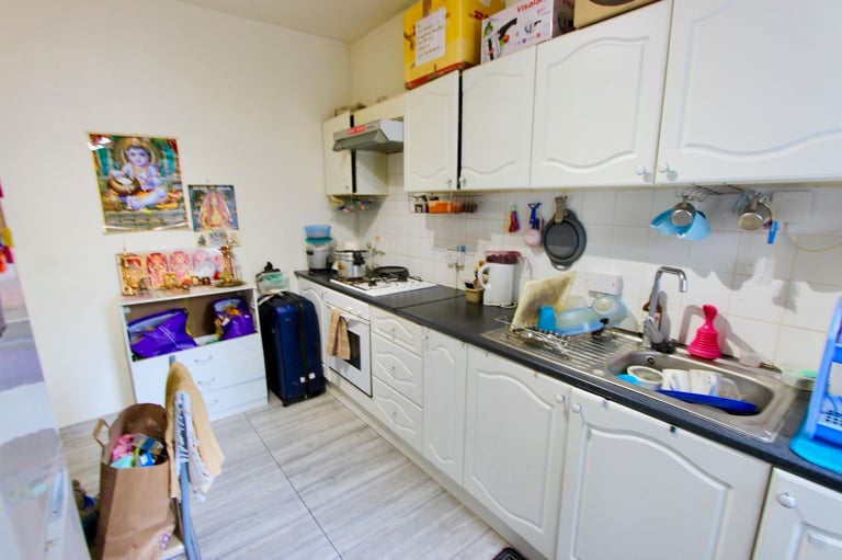 E6 Spacious GROUND FLOOR 1 bed flat with PRIVATE GARDEN. AVAILABLE NOW. Ideal for EAST HAM