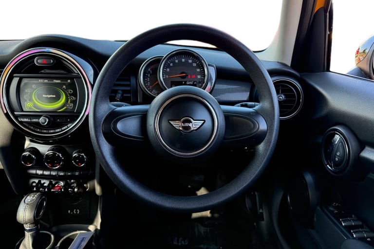 2017 MINI Hatch 1.5 Cooper D 5dr Auto Hatchback DIESEL Automatic