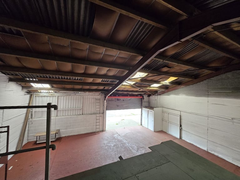 This self-contained secure unit in Shrewsbury is ideal for storage and light industrial operations.