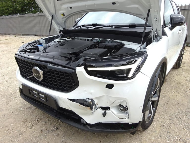 2024 24 REG VOLVO XC40 ULTIMATE B3 AUTO DAMAGED REPAIRABLE SALVAGE