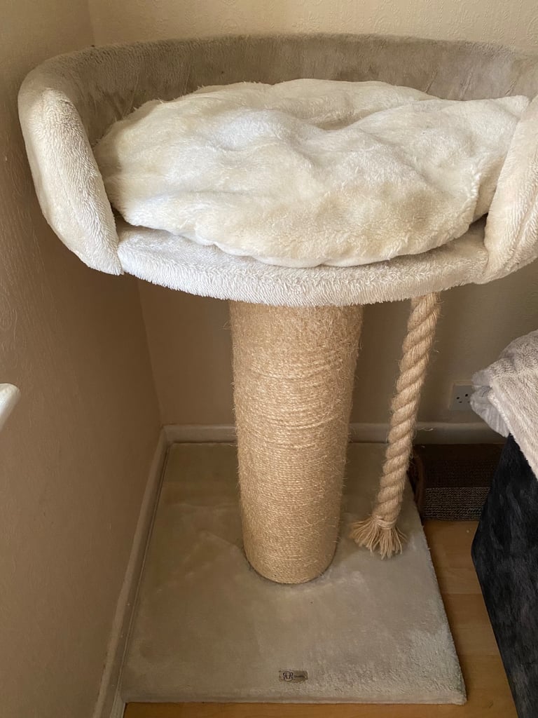 Tall standing cat bed