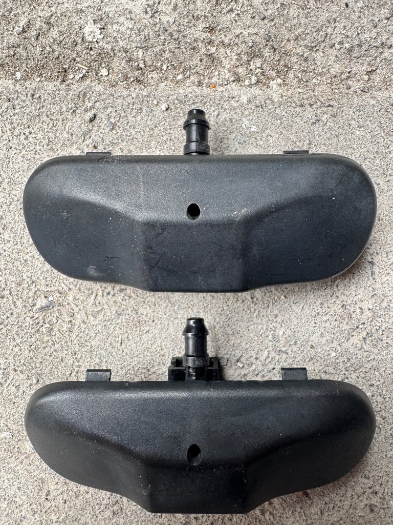 image for 2X Volkswagen Golf MK7 Front Windscreen Washer Spray Nozzle Jet – 5M0955985C