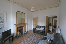 Bright spacious furnished top (2nd) floor flat in St Stephens St, Stockbridge