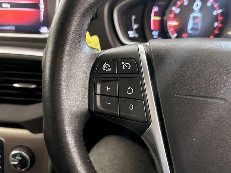 2019 Volvo V40 Cross Country 1.5 T3 GPF Pro Auto Euro 6 (s/s) 5dr Automatic Hatchback Petrol Auto...